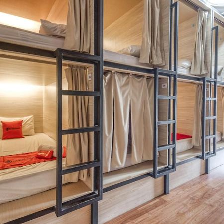 RedDoorz Hostel near Stadion Mandala Krida Yogya Yogyakarta Bagian luar foto