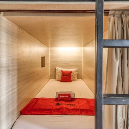 RedDoorz Hostel near Stadion Mandala Krida Yogya Yogyakarta Bagian luar foto