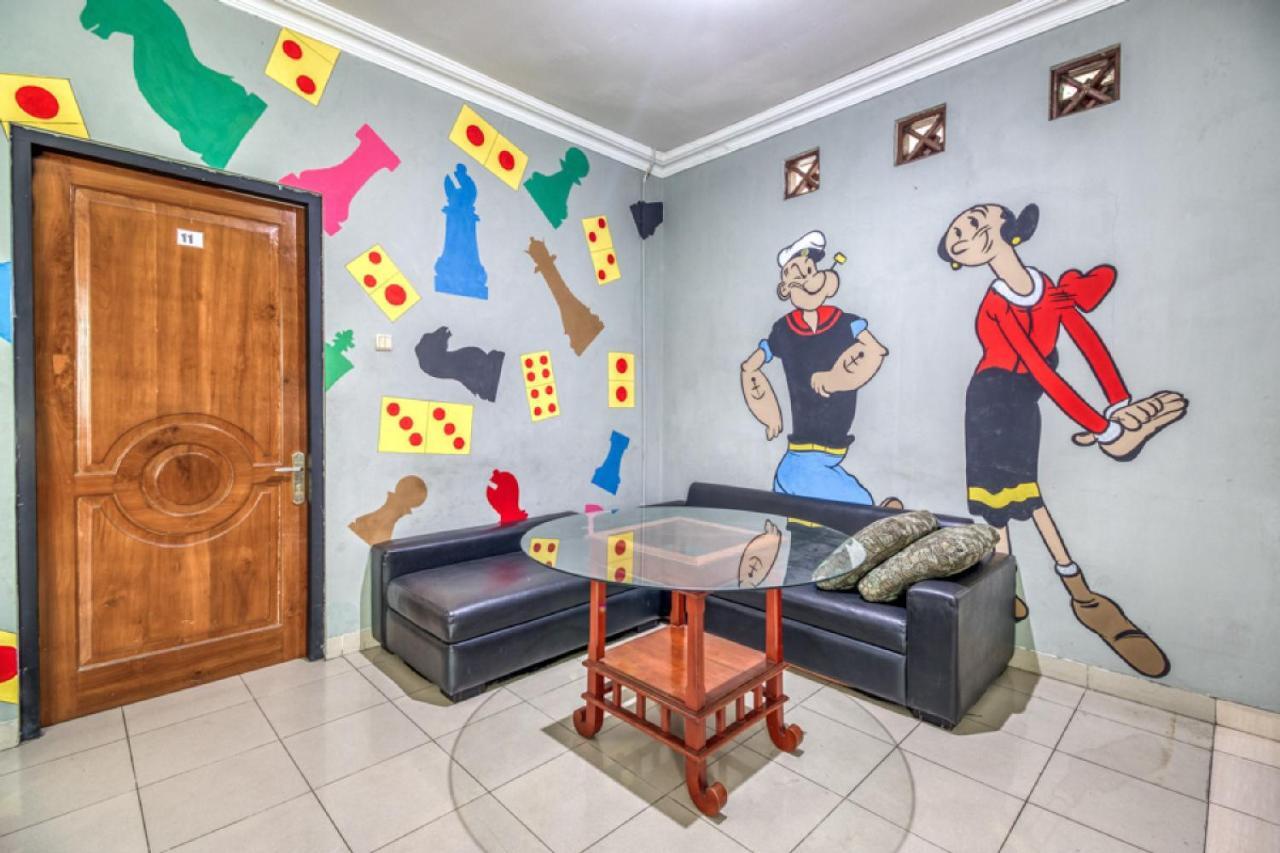 RedDoorz Hostel near Stadion Mandala Krida Yogya Yogyakarta Bagian luar foto
