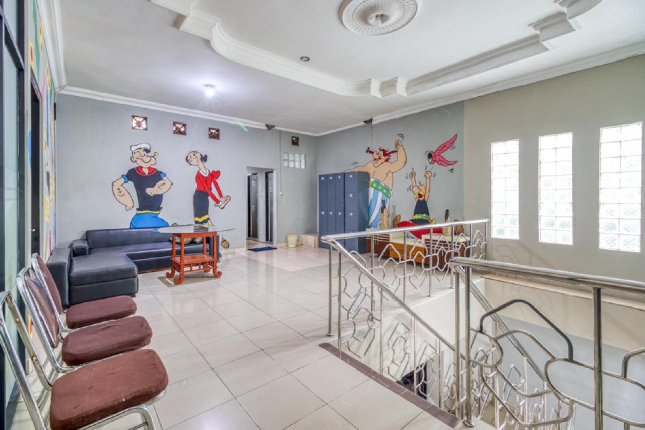 RedDoorz Hostel near Stadion Mandala Krida Yogya Yogyakarta Bagian luar foto