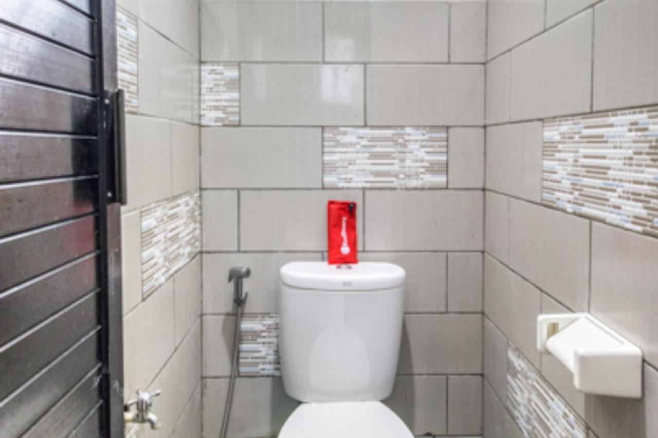 RedDoorz Hostel near Stadion Mandala Krida Yogya Yogyakarta Bagian luar foto