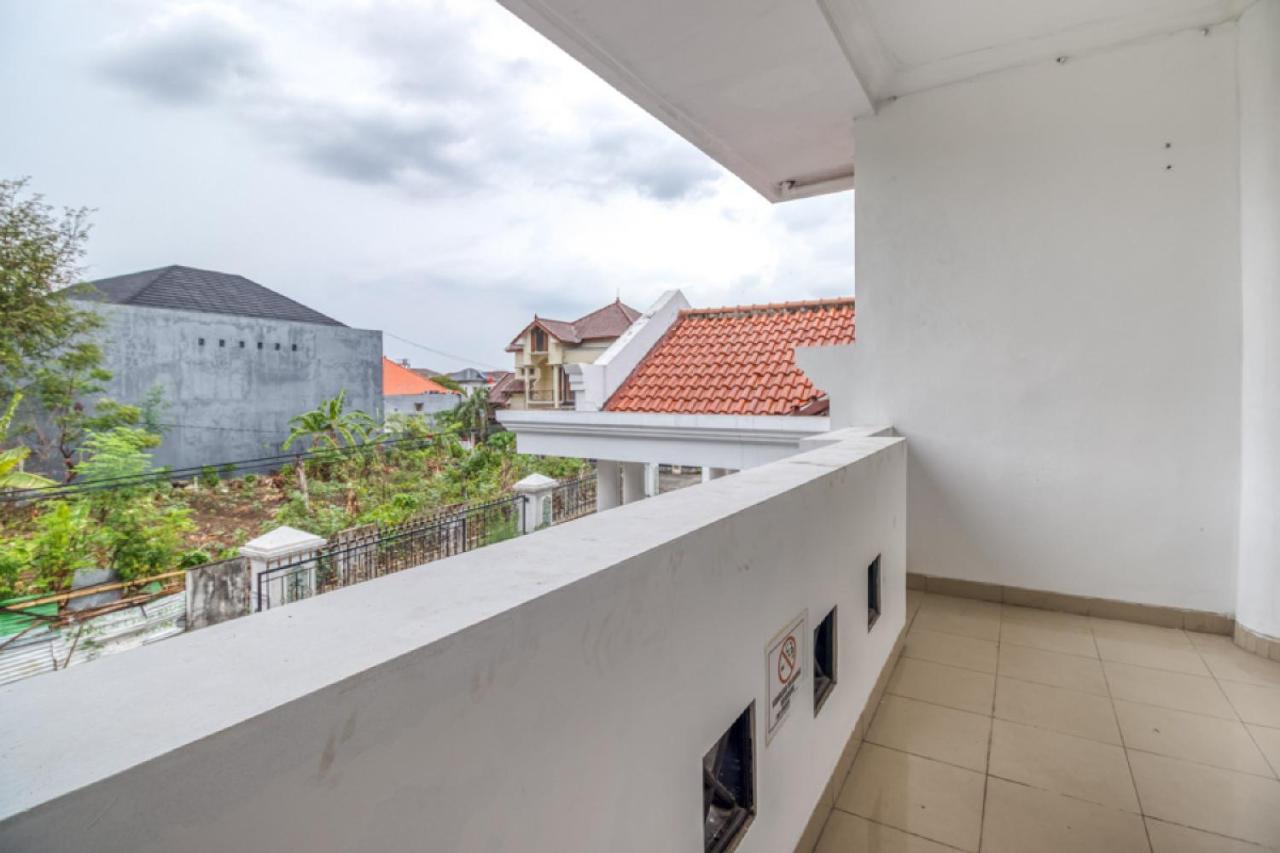 RedDoorz Hostel near Stadion Mandala Krida Yogya Yogyakarta Bagian luar foto